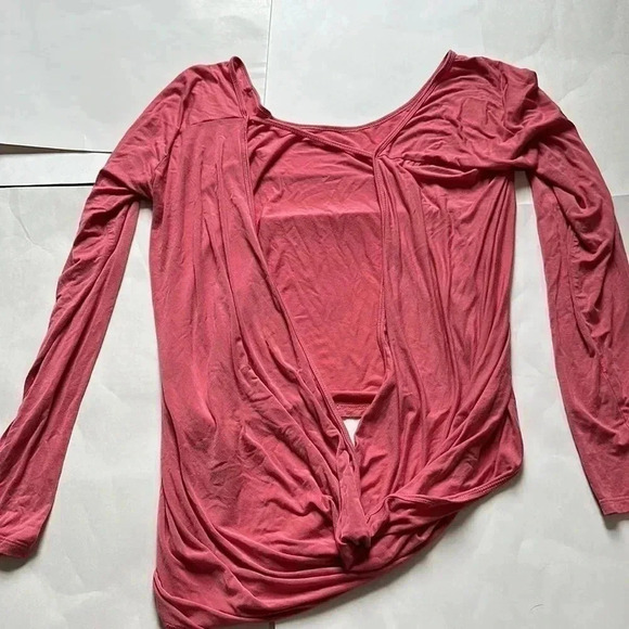 Zyia active open back king sleeve shirt size medium - Picture 3 of 4